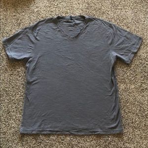 KENNETH COLE—short sleeve v-neck